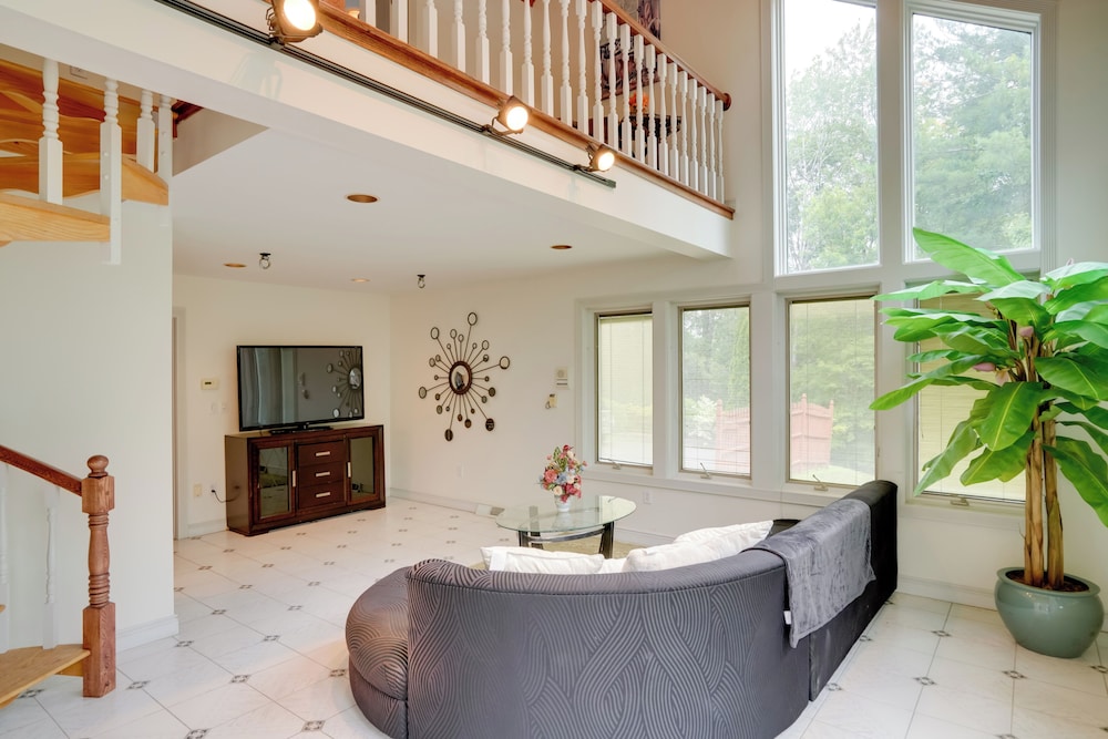 Luxury Mansion Rental w/ Rec Room in Niskayuna!