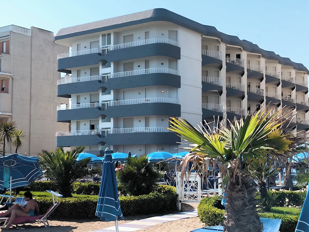Apartment With sea View and Balcony in Jesolo