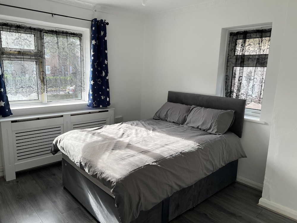 Comfy 2-bedroom Apartment view 5