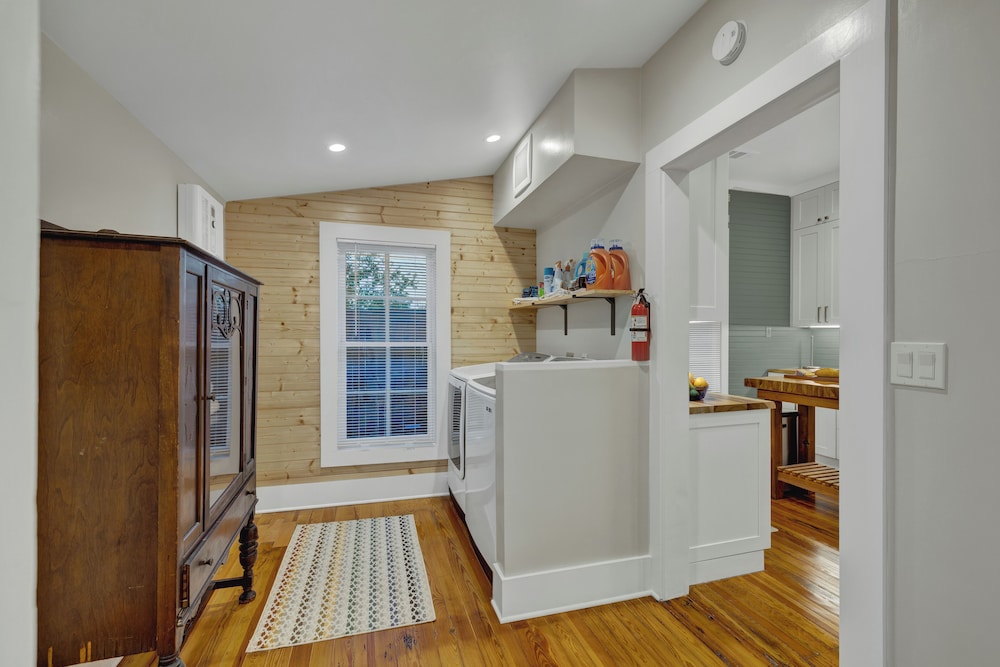 Tolle Haus: W/pool & Firepit-walk to Schlitterbahn, Comal Chutes & Downtown!
