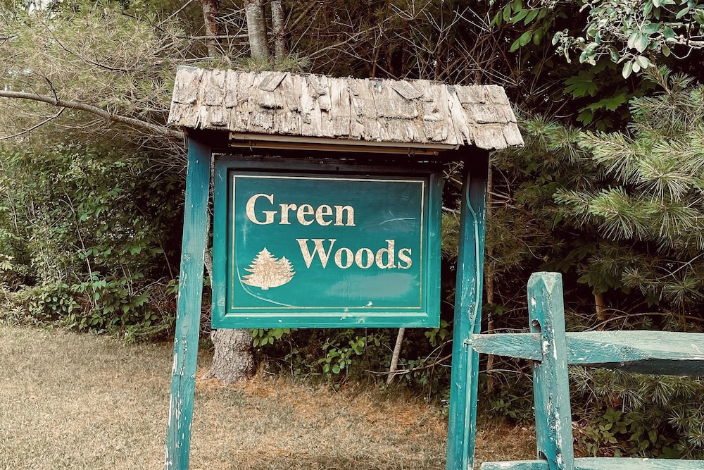 Cozy 1BR Cabin w/ Landscape Views
