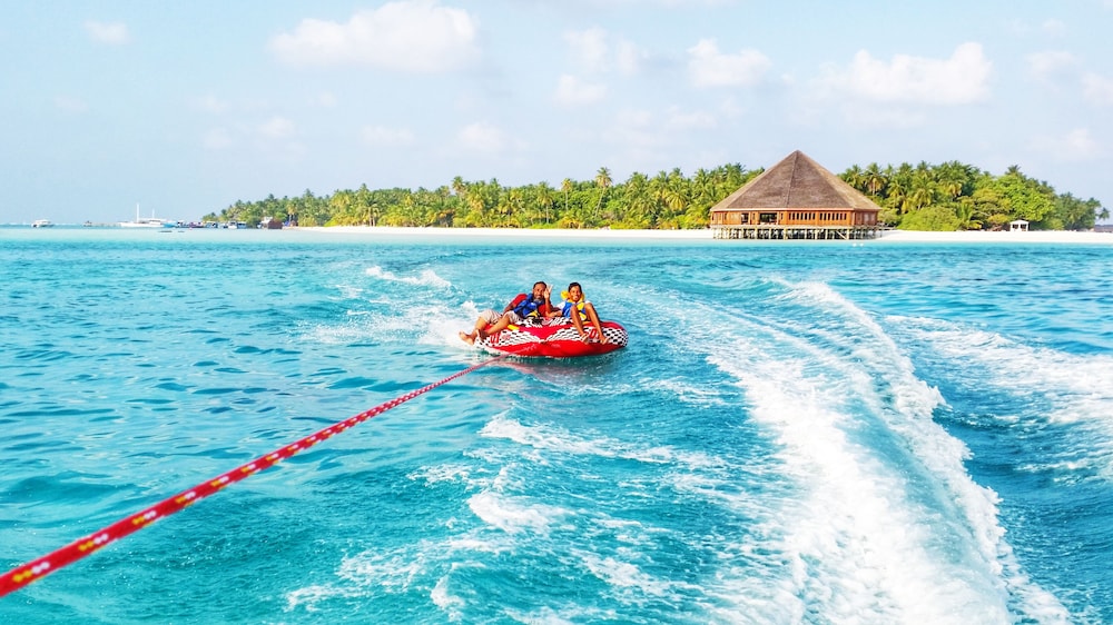 Dhiffushi White Sand Beach Hotel 14