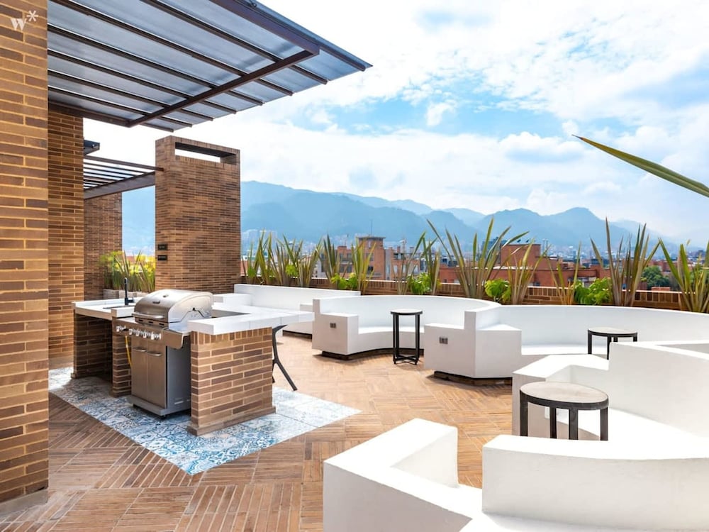 w Luxury 1BR w Great Terrace in Chico