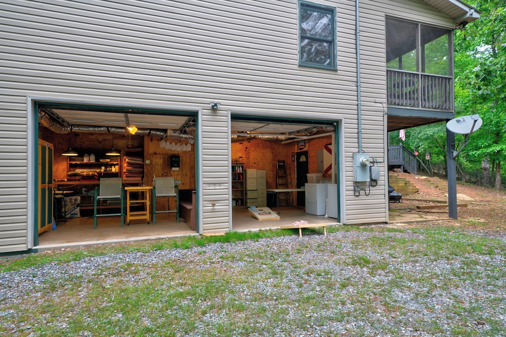 Mountain Community Home In Ellijay! Games, Private Hot Tub and Sunsets! view 5