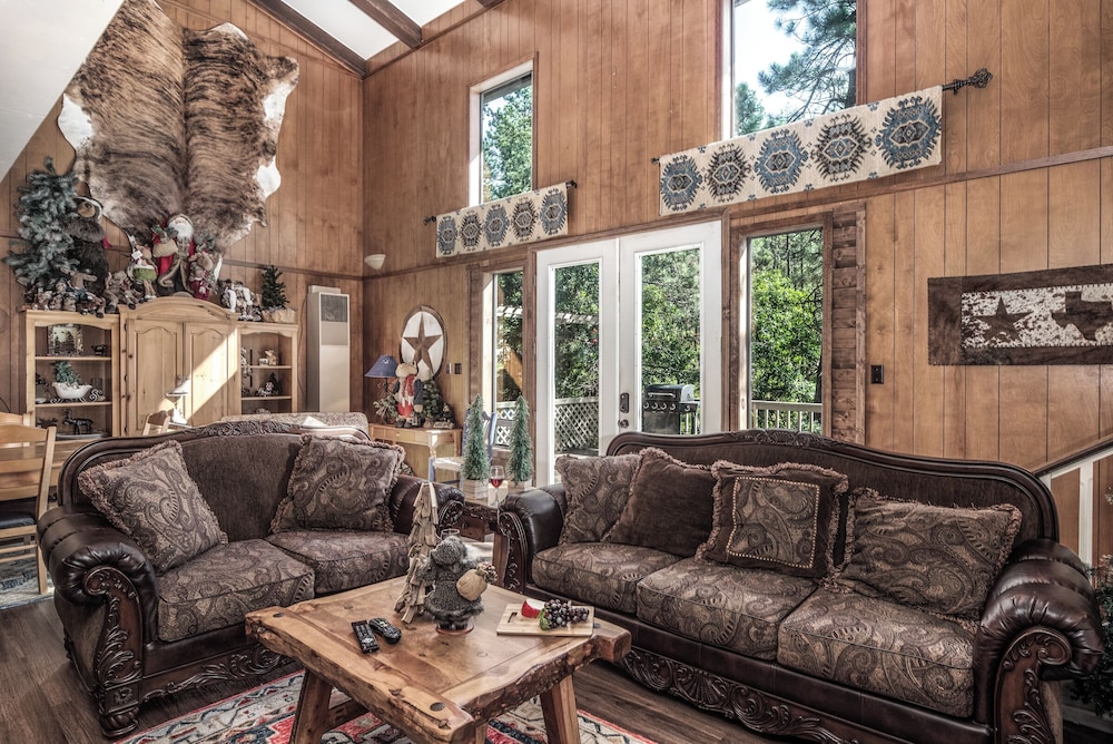 Tis Holiday Haus by Ruidoso Vacation Rentals