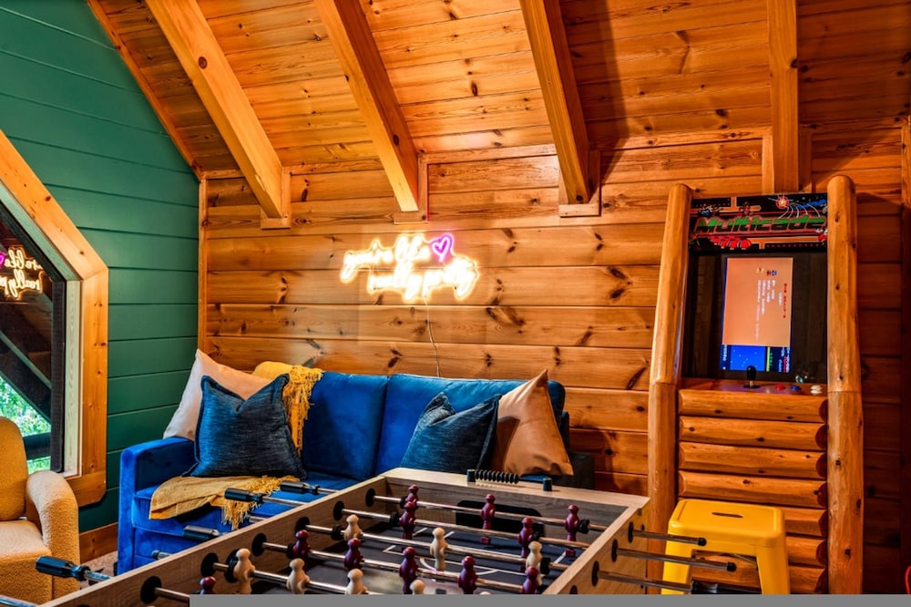 Amazing Views w Gameroom Hot Tub Pool