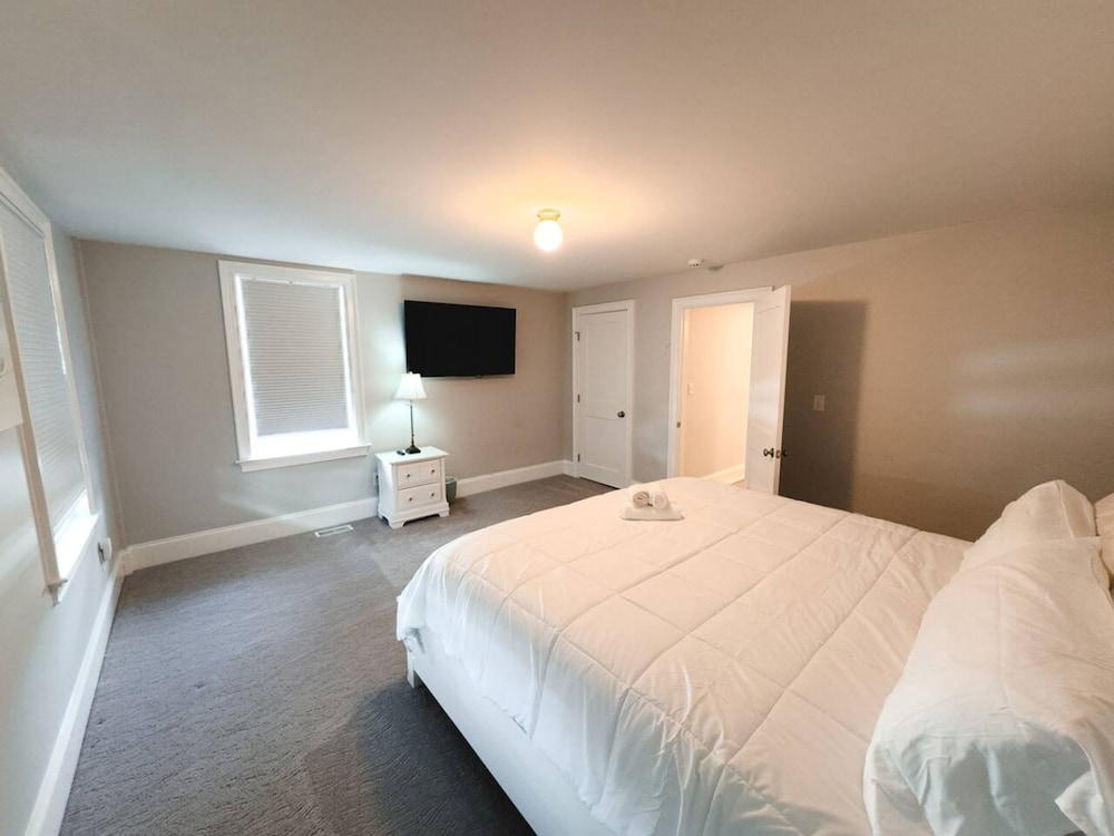 Charming Hyannis 3 Bed 2 Bath