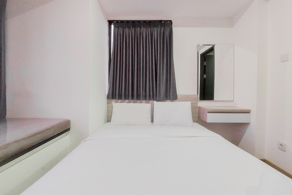 Good And Warm 2Br At Collins Boulevard Apartment
