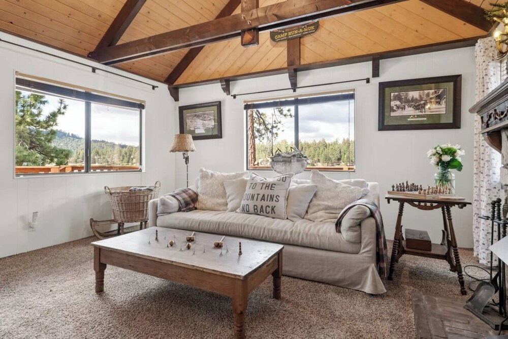 Stunning Lakefront Dock Views -Black Fox