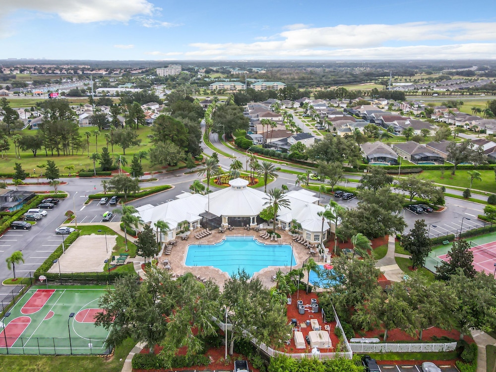 Adventureland Oasis - Resort Near Disney
