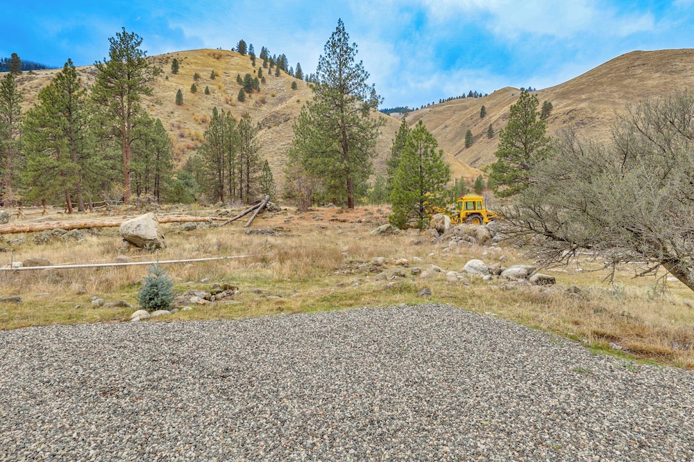 Cabin on Little Salmon River ~ 10 Mi to Riggins!
