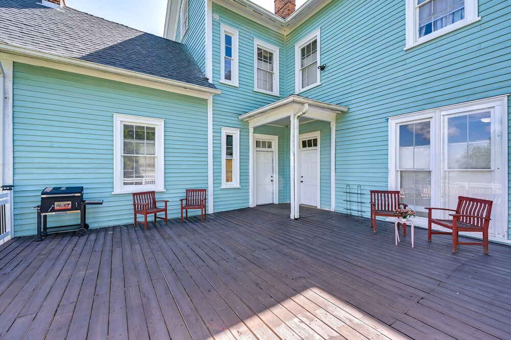Spacious Historic Home w/ Yard & Deck! view 4
