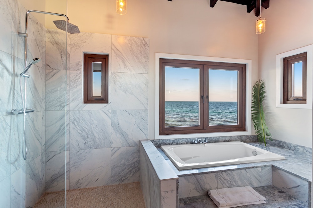 Ray Caye Private Island Resort