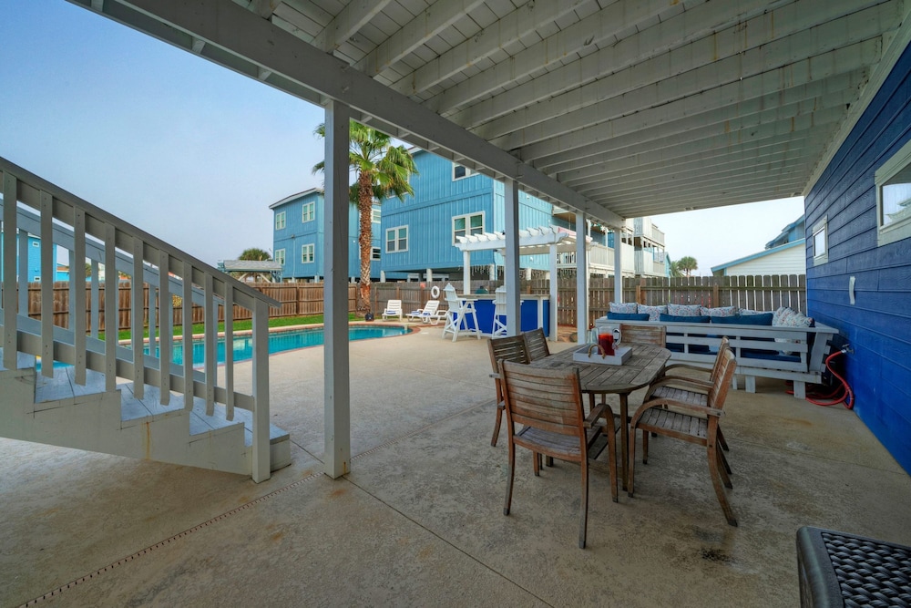 Leave of Absence Luxe Coastal Stay w Pool Outdoor Dining Minutes to Beach