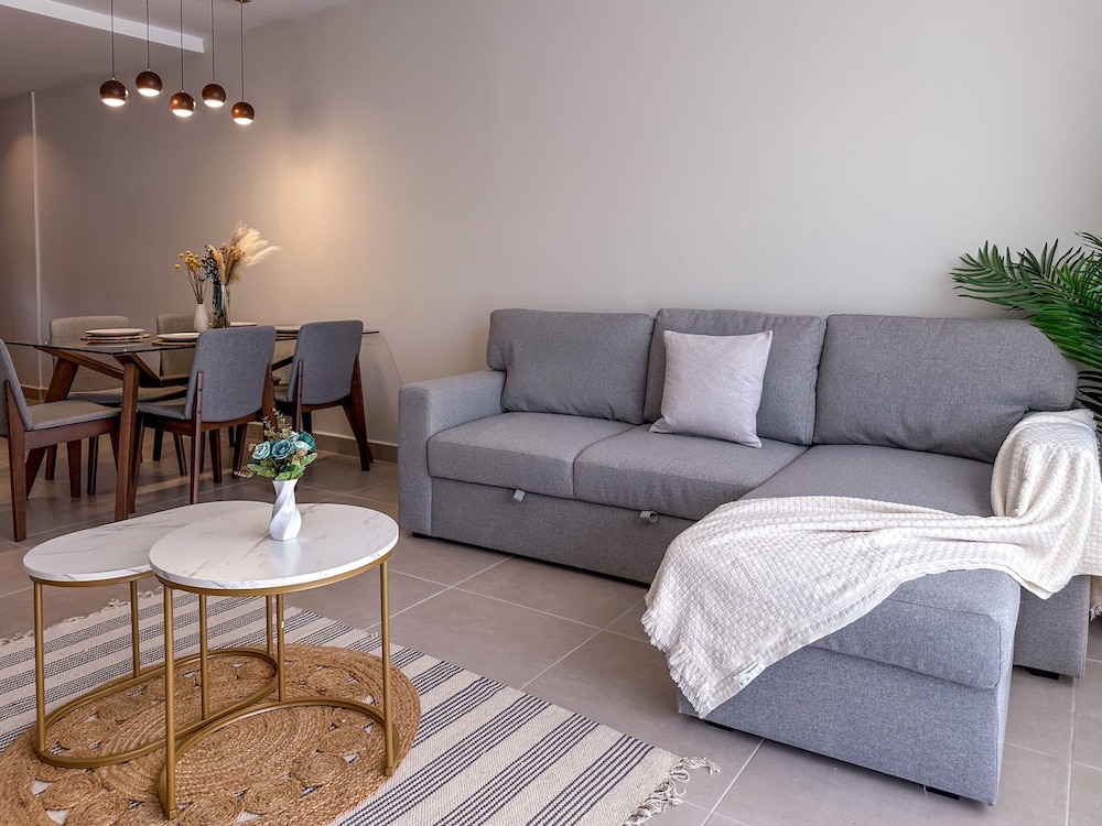 Beautiful Brand new Beach Condo w Picuzzi