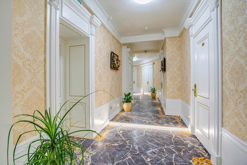 Golden Hotel