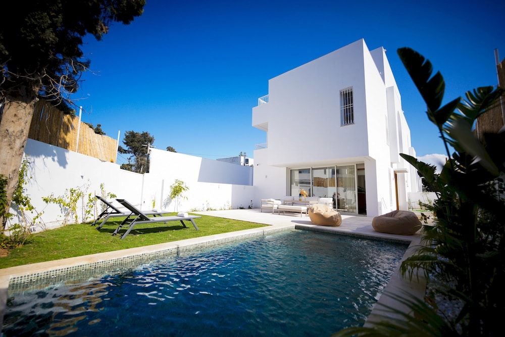 Villa Hermes Seaside and Luxurious