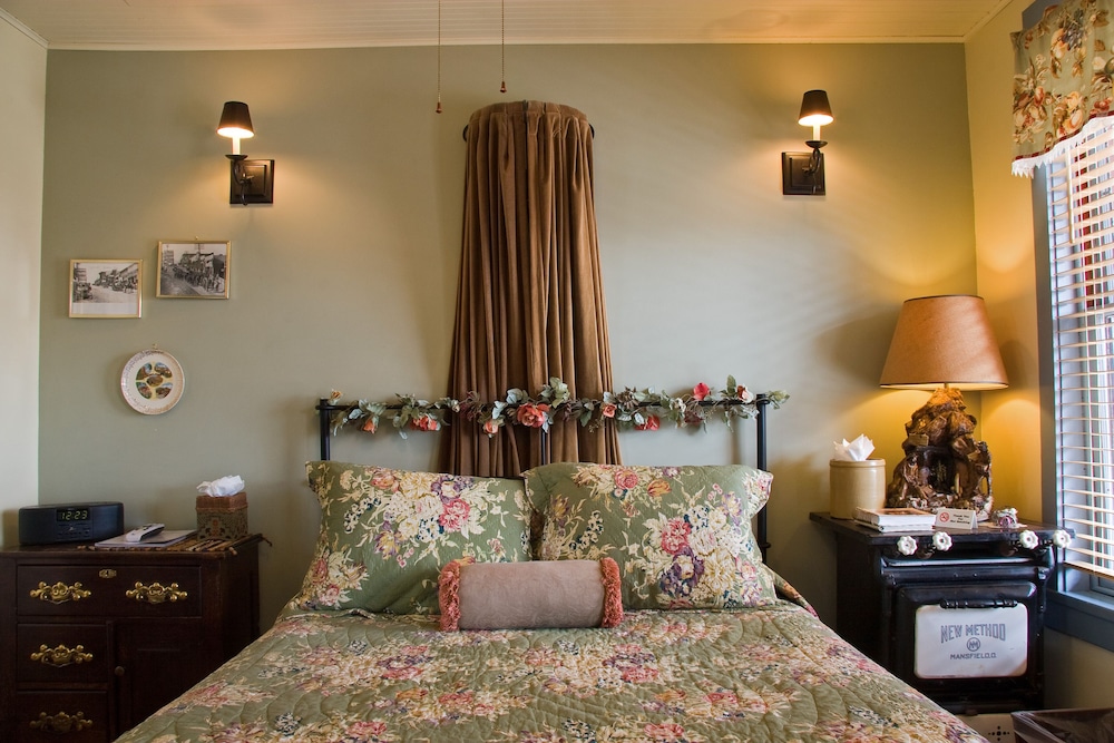 Ghost City Inn