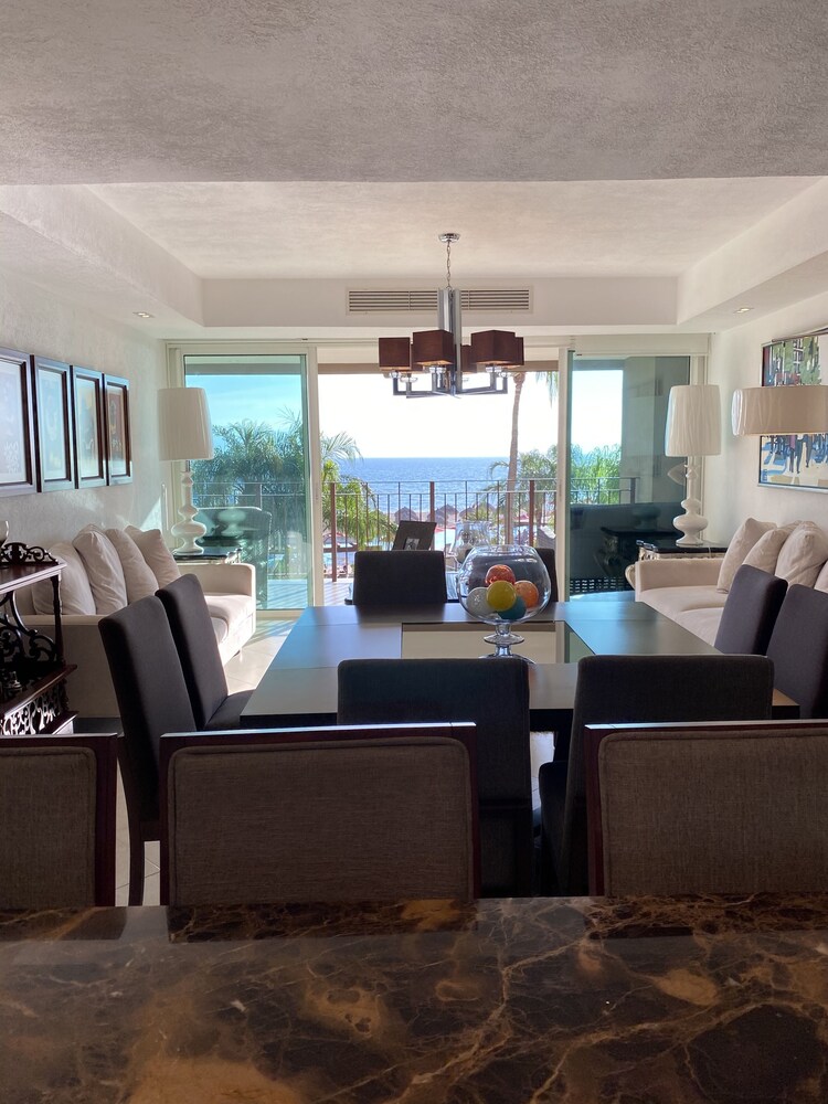 Beachfront Grand Venetian condo view 5