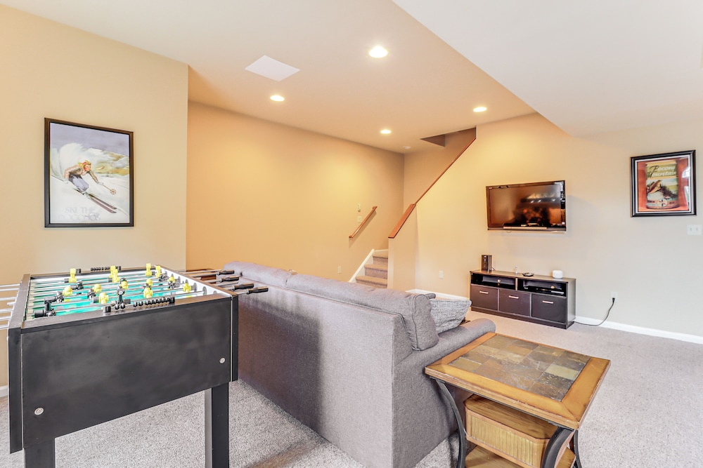 Boulder Lake Access: Townhome w/ Deck!