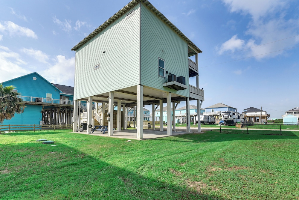 Walk to Coast: Crystal Beach Gem w/ Deck & Views