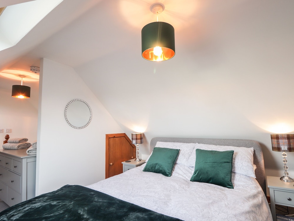 2 Seafield Place