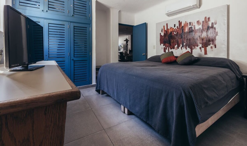 Cozy 2BR King Beds - Rooftop Pool - Fast Wifi
