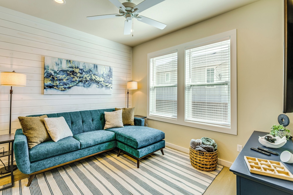 1 Mi to Beach: Home w/ Pool Access in Port Aransas