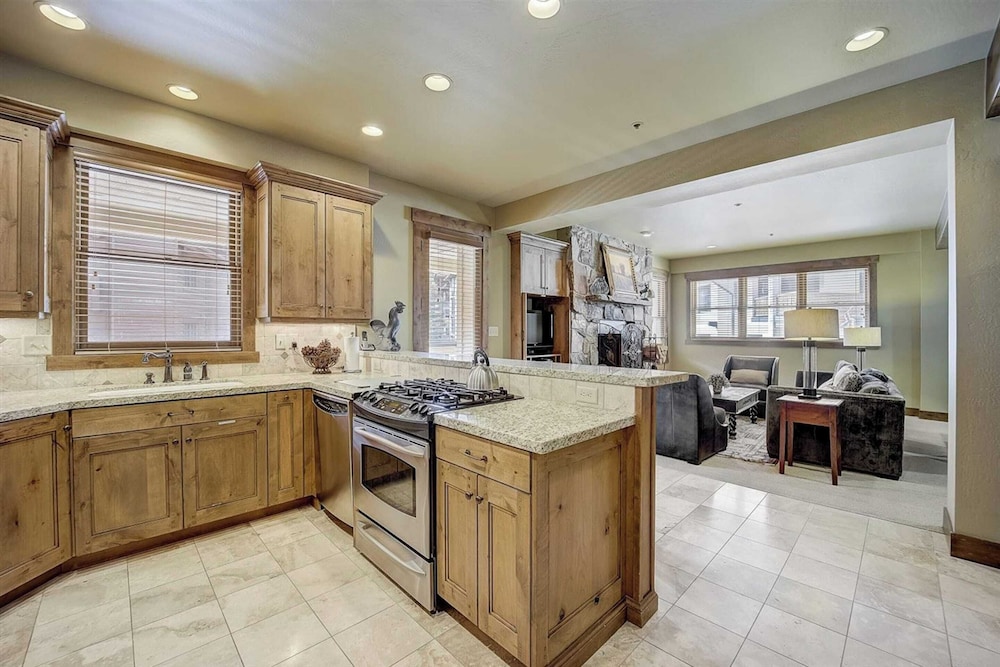 7 Condos, Ski-in/ski-out + Hot Tubs Sleeps 30 Mont Cervin by Avantstay