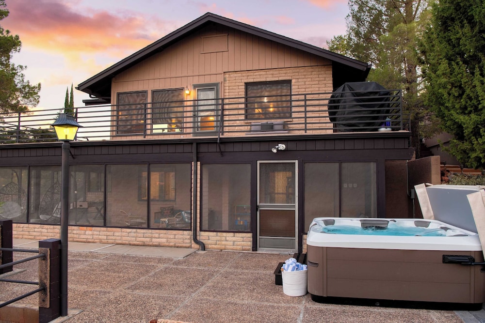 Mid-century Gem w/ Views, Hot Tub & Sunroom Lounge Red Rock Haven by Avantstay