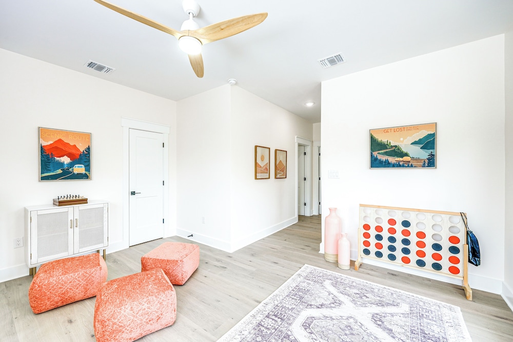 1 Mi to Dtwn: Family Home in San Antonio!