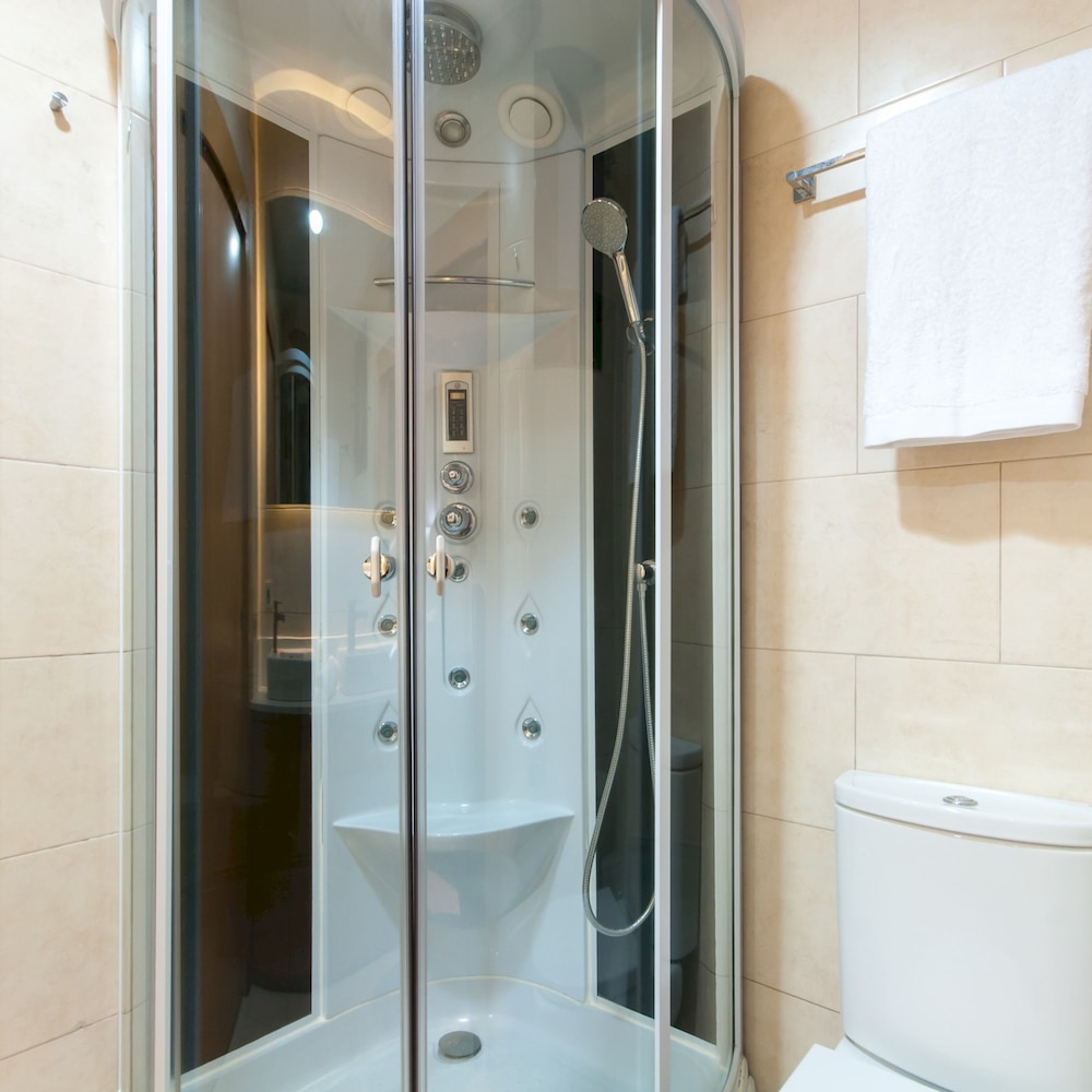 Paseo DE Gracia Modernist Apartment TWO BED TWO Bath By Myrentalhost