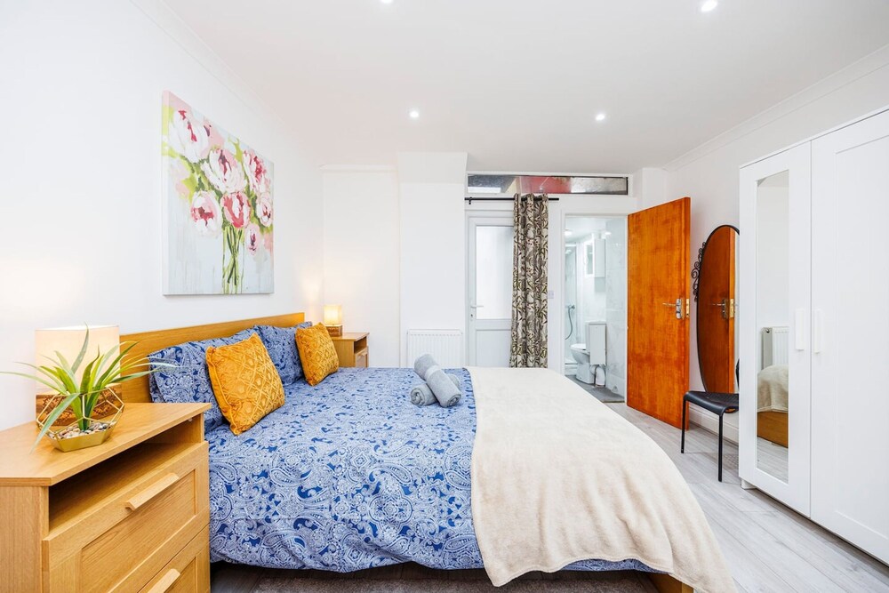 3 Bed 3 Bathroom Flat in Kensington A