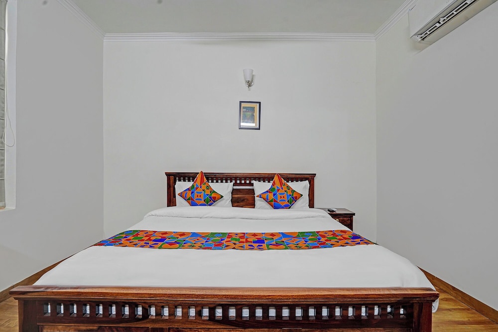 Fabhotel Hazel Town House