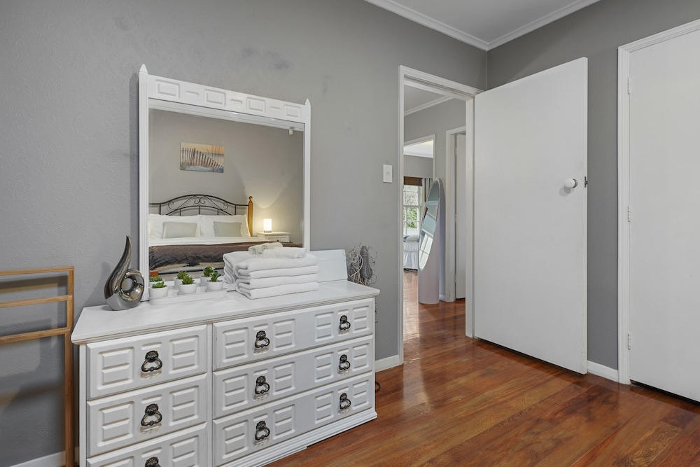 Kohi Family Home- Netflix & Gardens View view 3