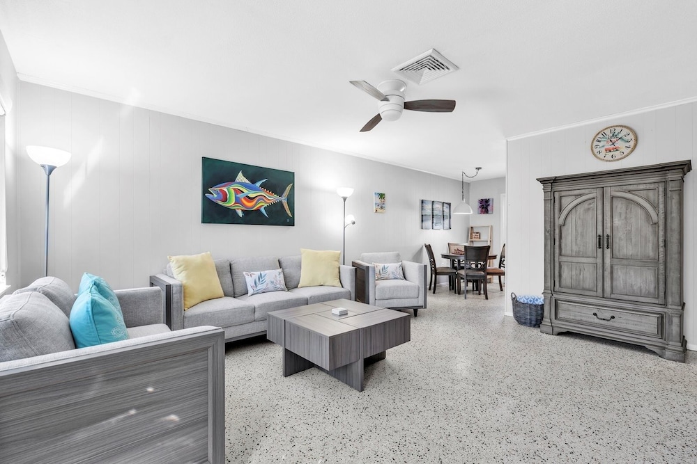 Barefoot Bungalow 2 Bedroom Home