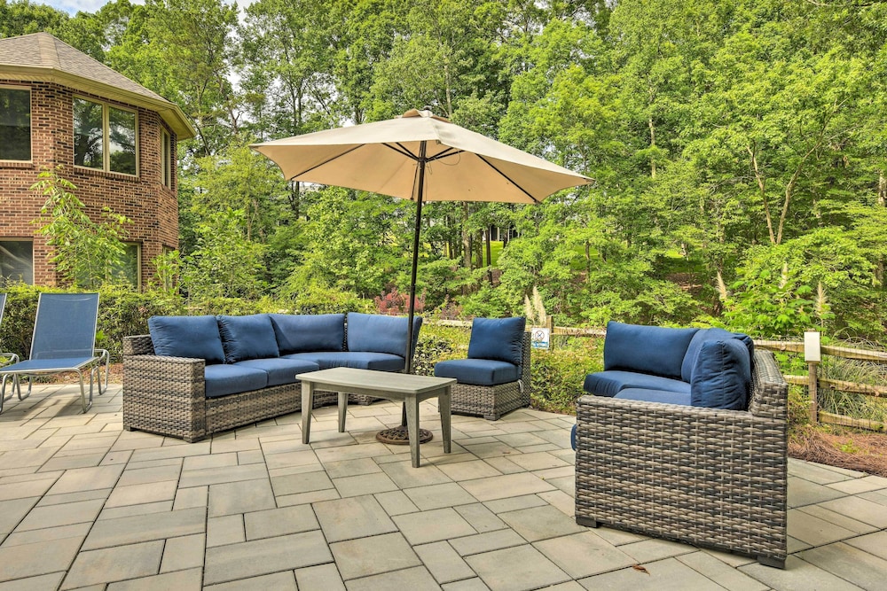 Luxury Mooresville Manor w/ Pool & Lake Access! view 2