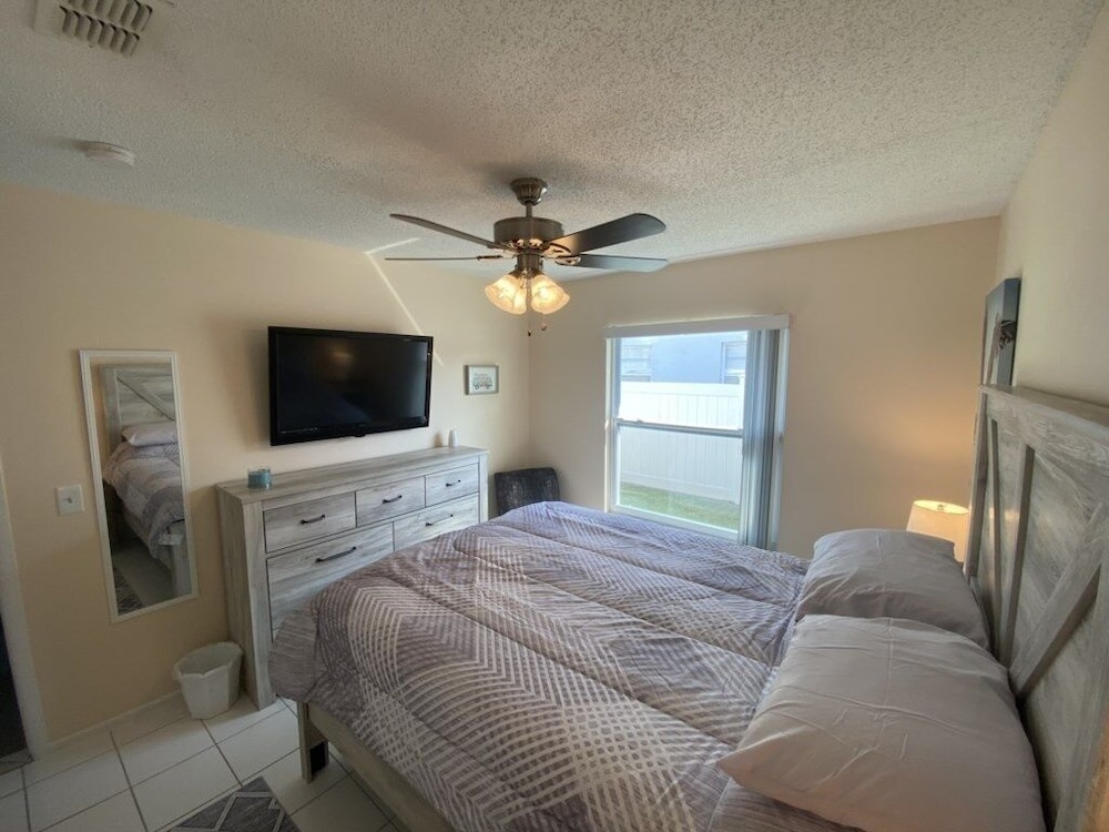Relaxing Indian Ridge Home W/ Pool, Near Disney & More 4 Bedroom Villa