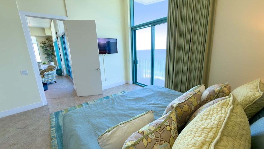 Penthouse Jr Unrivaled Luxury Insane Views 3 Bedroom Apts