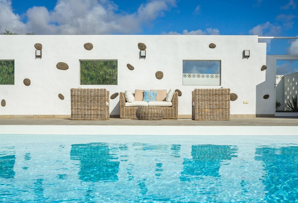 The View in T as With 4 Bedrooms and 4 Bathrooms