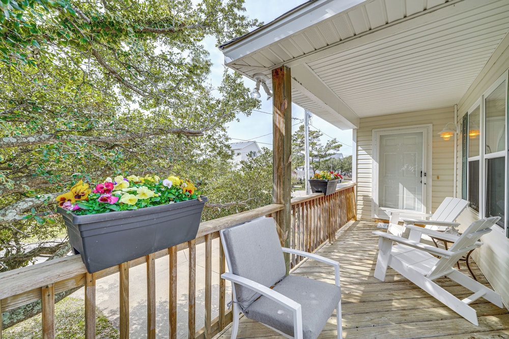 Walk to Beach & Boat Ramp: Home w/ Outdoor Area