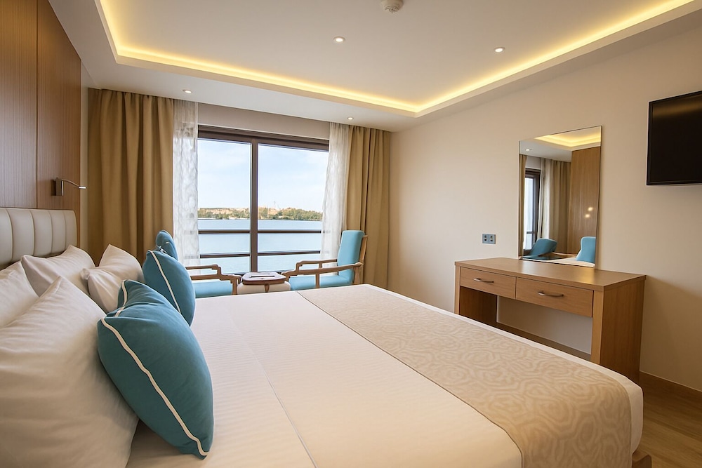Nile Cruise Sunset Every Monday from Aswan 3 nights and every Thursday from Luxor 4 nights