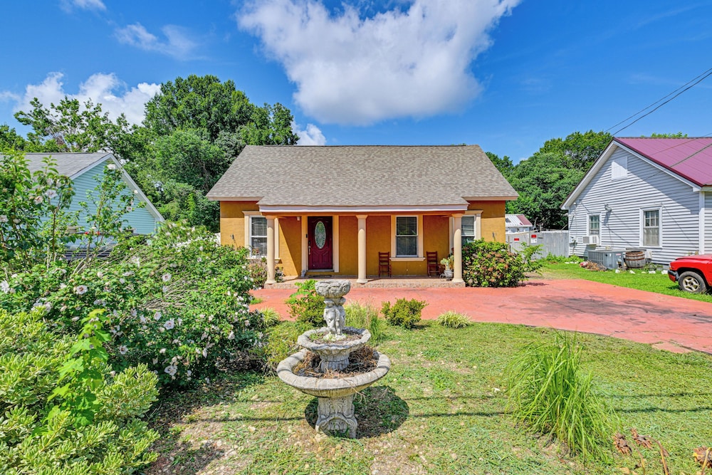 Close to Airport: Home in the Heart of Charlotte!