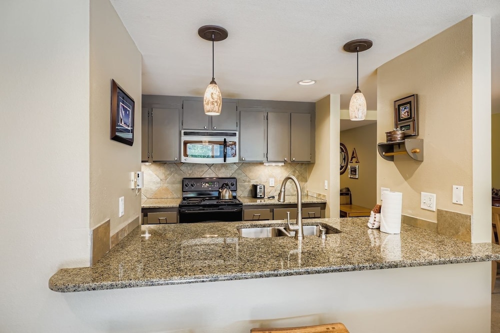 1806 Decatur 2 Bedroom Condo