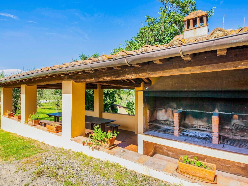 Rustic Farmhouse in Terricciola view 3