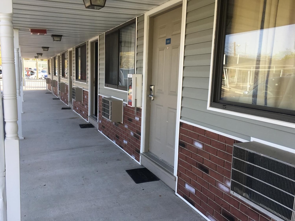 Shirley Motel