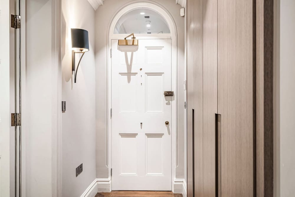 Mayfair Home Private Parking Central AC