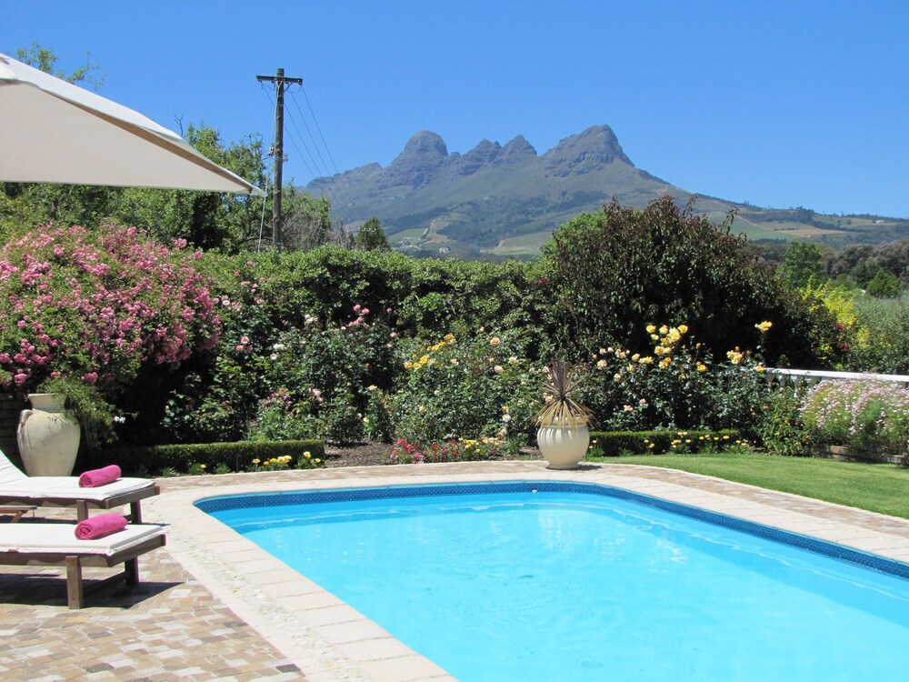 Acara Guest Cottages