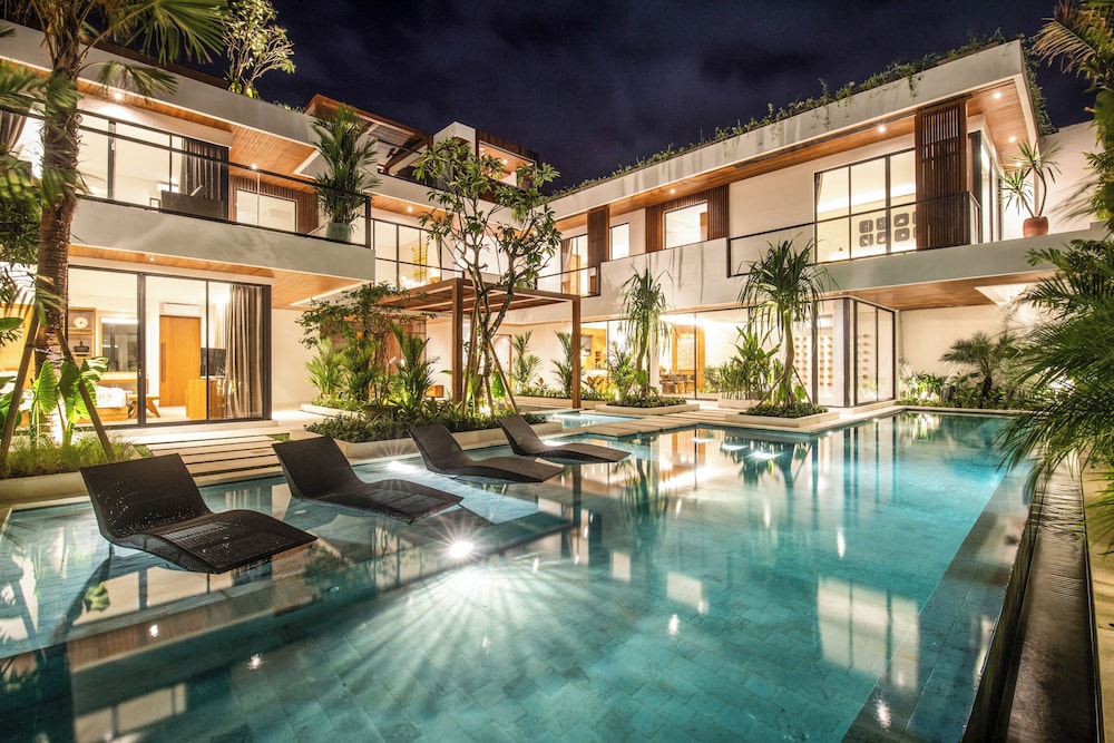 Luxury 5BR Villa, 200m to Brawah's Beach Bliss