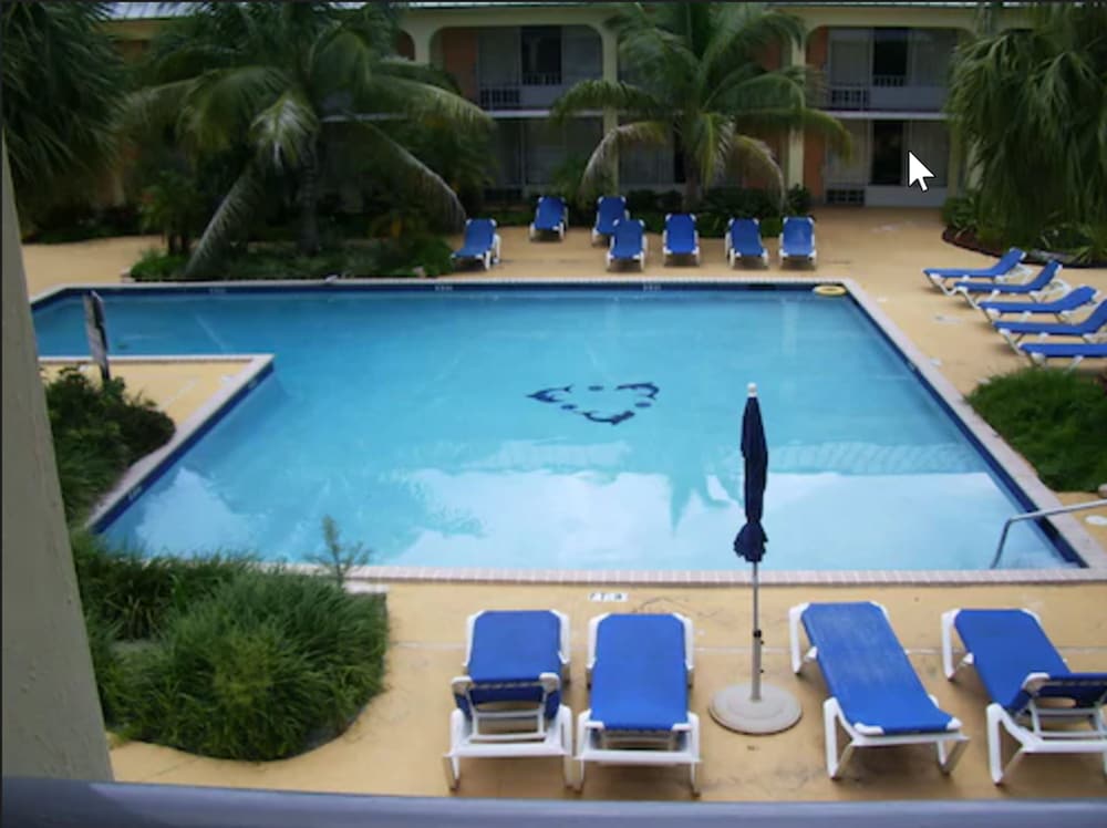 Grand Bahama Island - Freeport Vacations - Royal Islander Hotel - Property Image 1